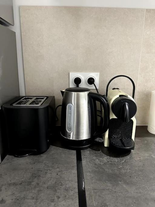 Appartement Centre Ville - Parking Prive - Wifi Nimes Luaran gambar